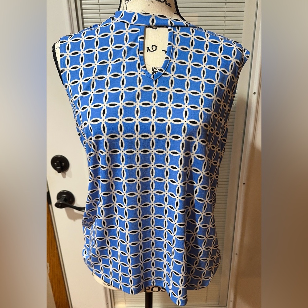 Adrienne Vittadini Blue and White Patterned sleeveless shirt Blouse top size L